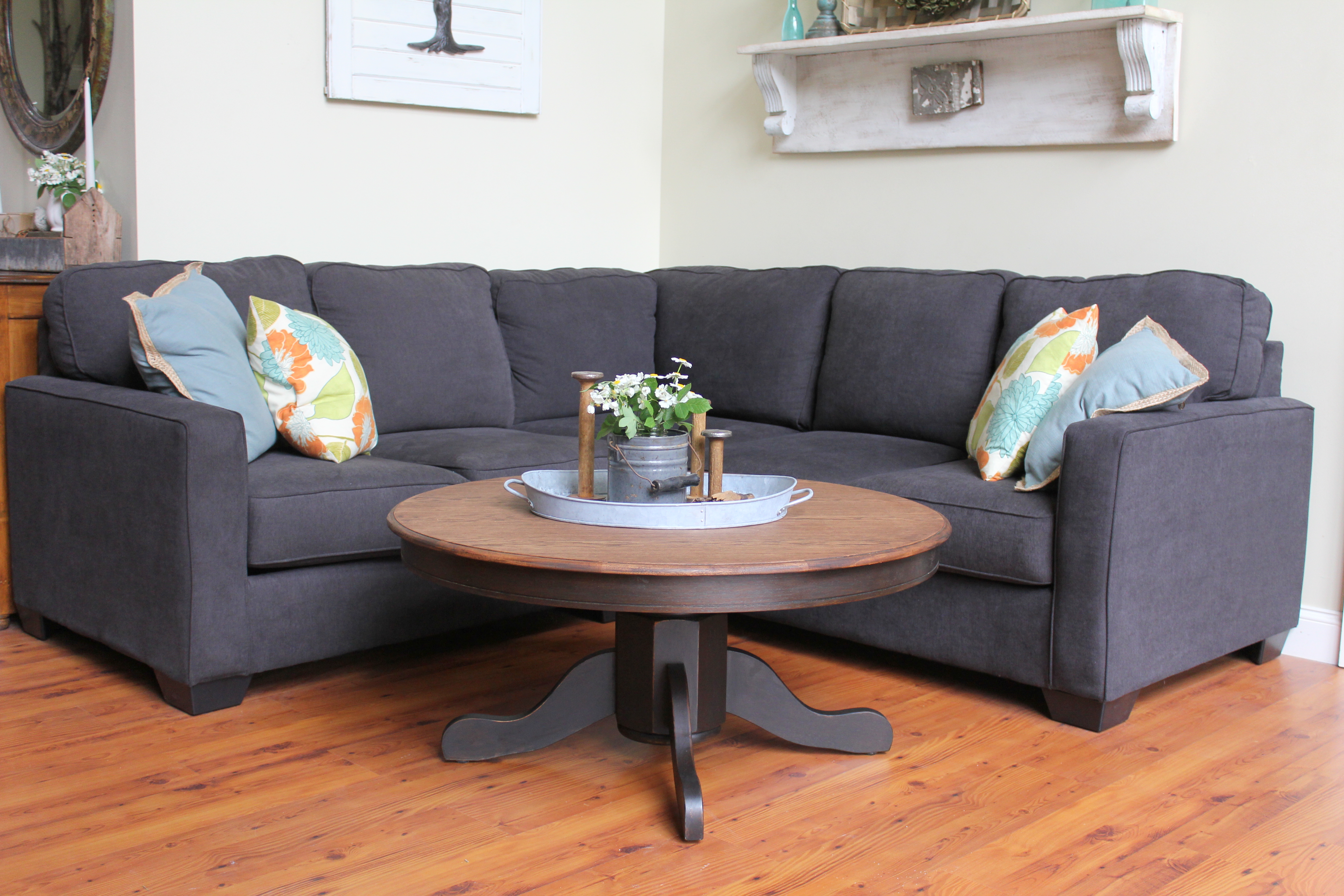 DIY round farmhouse coffee table - vignette - Life on Kaydeross Creek - Life on Kaydeross Creek