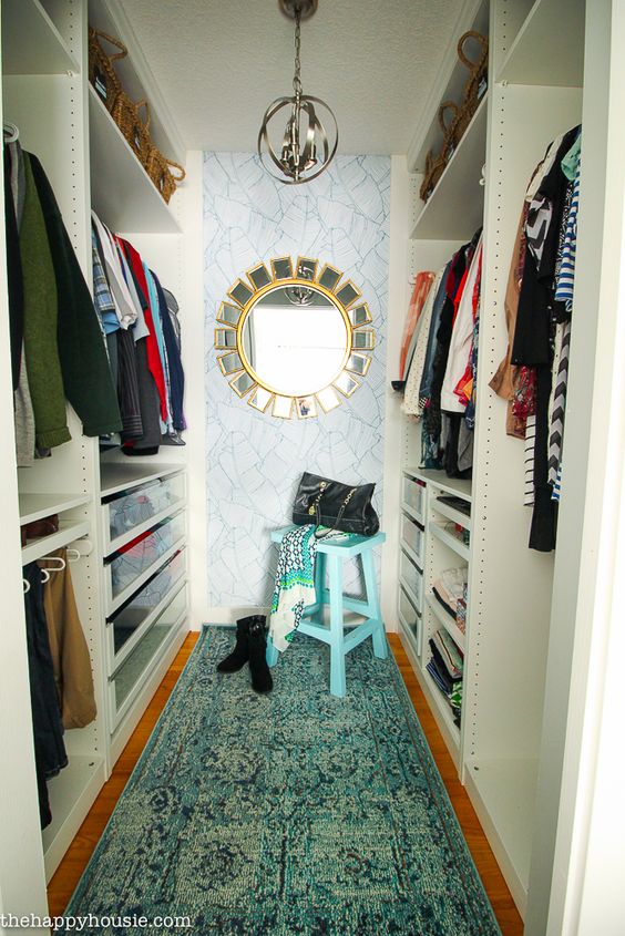 25 Design Ideas to Decorate a Small Walk in Closet - Life on Kaydeross ...